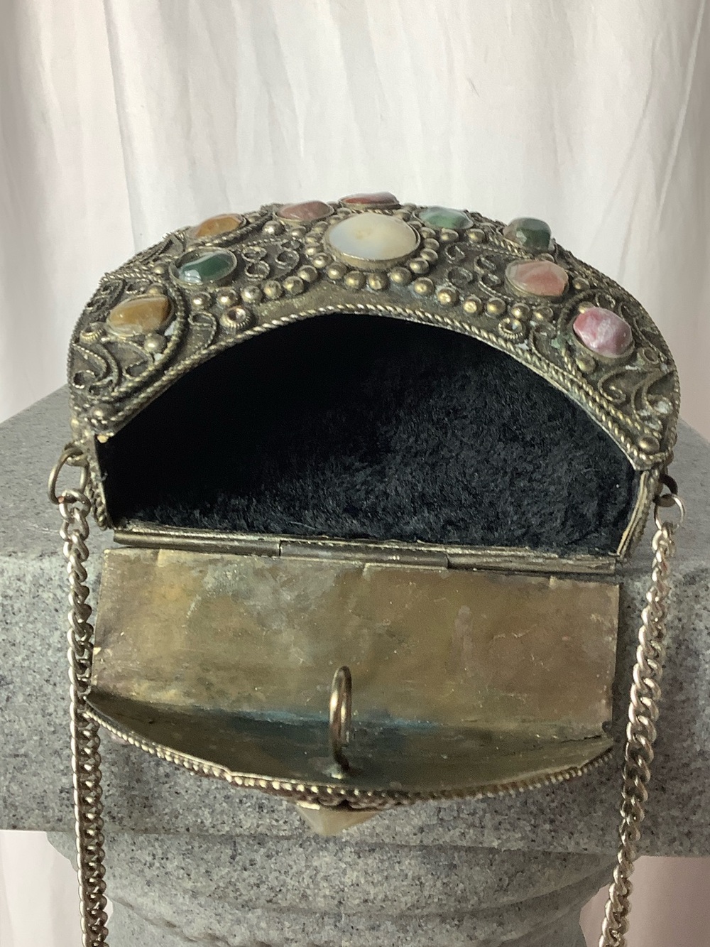 Vintage-Style Multicolor Stone Embellished Silver Crossbody Bag - Picture 5 of 5